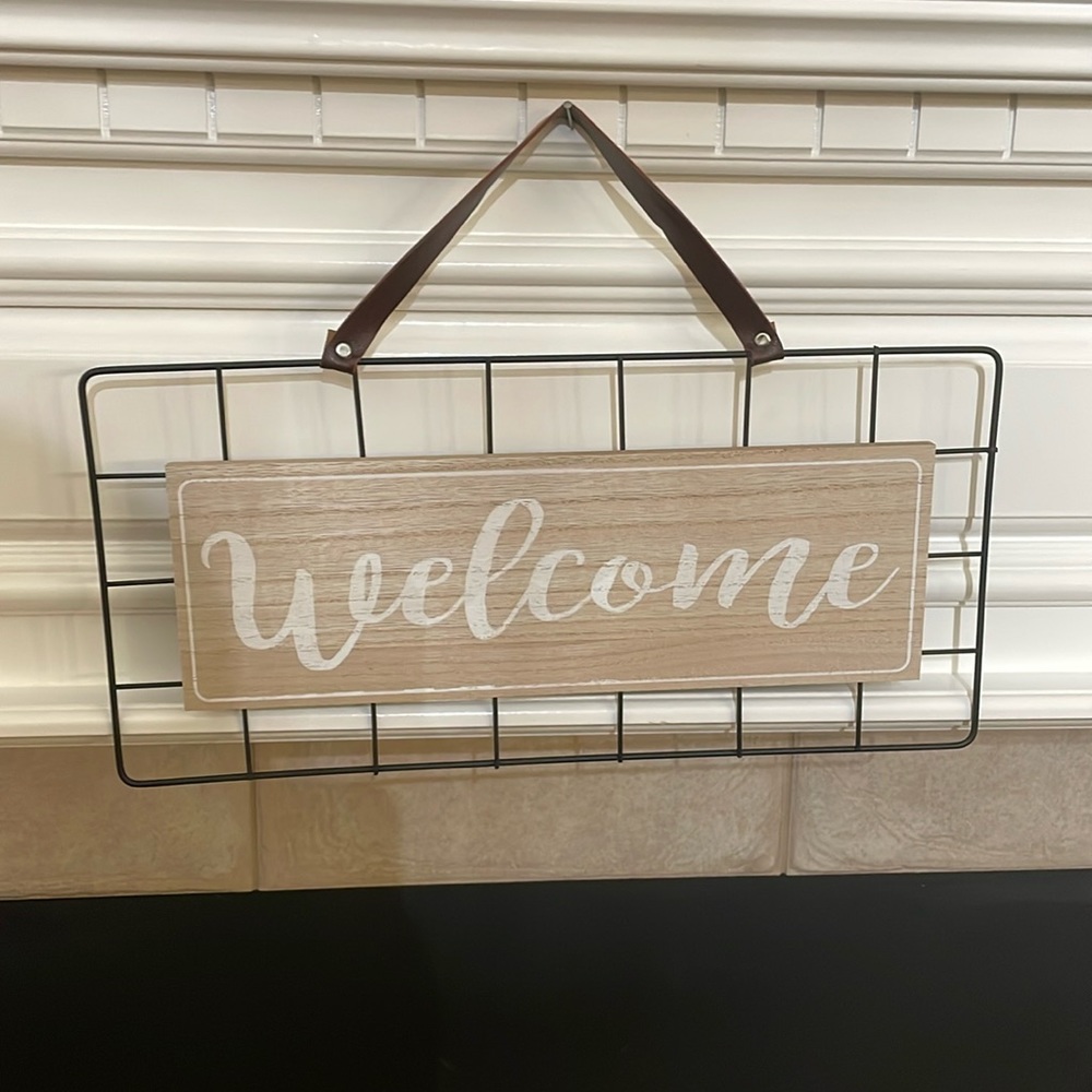 Welcome wood and wire sign
